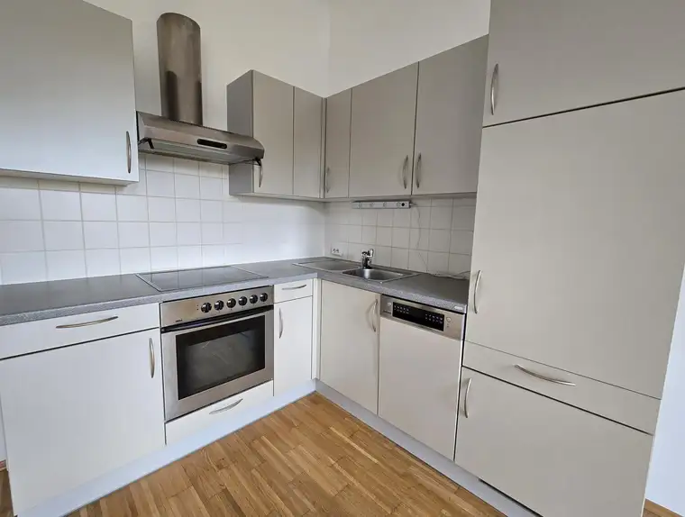 * * * LICHTDURCHFLUTETE SINGLE- und PÄRCHENWOHNUNG in GLEISDORF - NÄCHST WELLENBAD * * * 