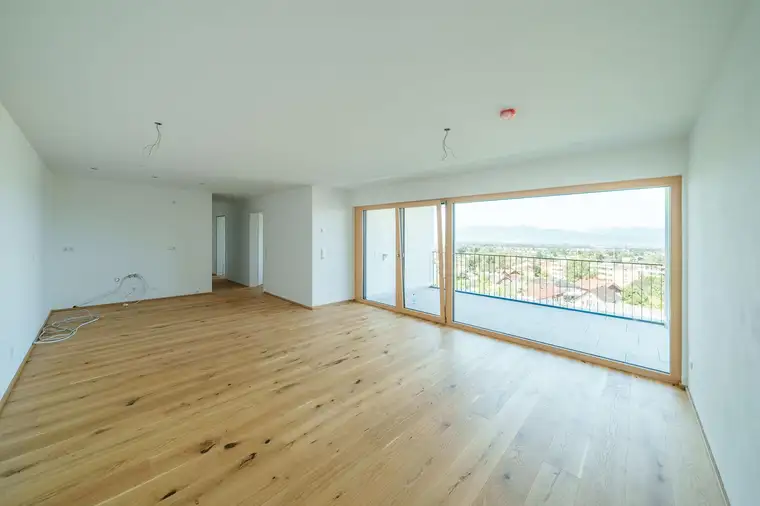 Traumaussicht in Hohenems: Wohnanlage Hangweg Top 1 mit Weitblick und Swimming Pool