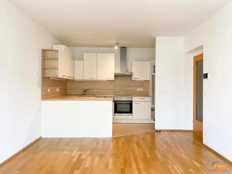 Wunderschöne 3-Zimmer Wohnung mit eigenem Parkplatz direkt vor der Türe