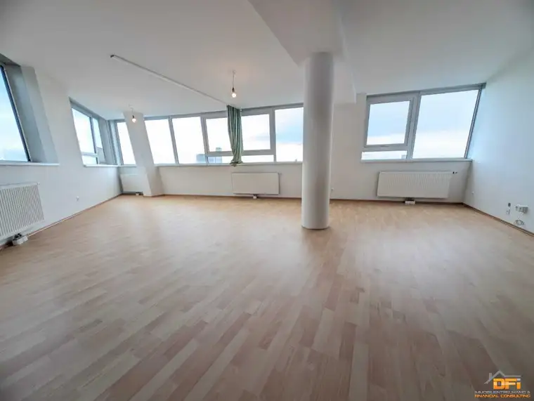 Perfekt geschnittene 4-Zimmer Wohnung direkt beim Gasometer mit atemberaubenden Fernblick