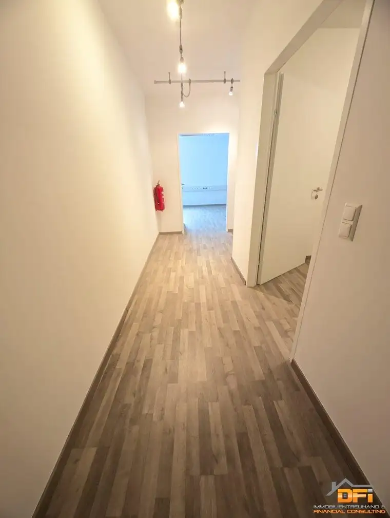 2 MONATE MIETFREI: Helles 3-Zimmer Büro in interessanter Frequenzlage
