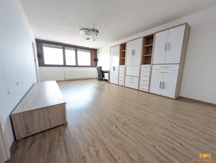 TRAUMAUSBLICK: Freundliche 1-Zimmer Wohnung in zentraler Lage im 14. Liftstock