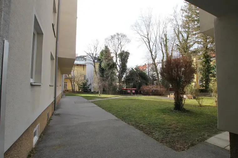 Perfekt geschnittene Wohnung in Badener Ruhelage