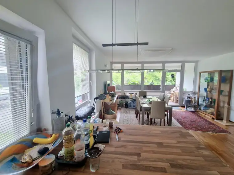 Exklusive 4-Zimmer-Terrassenwohnung mit Wellnessbereich, Pool &amp; Stellplatz in bester Grünlage von Mödling