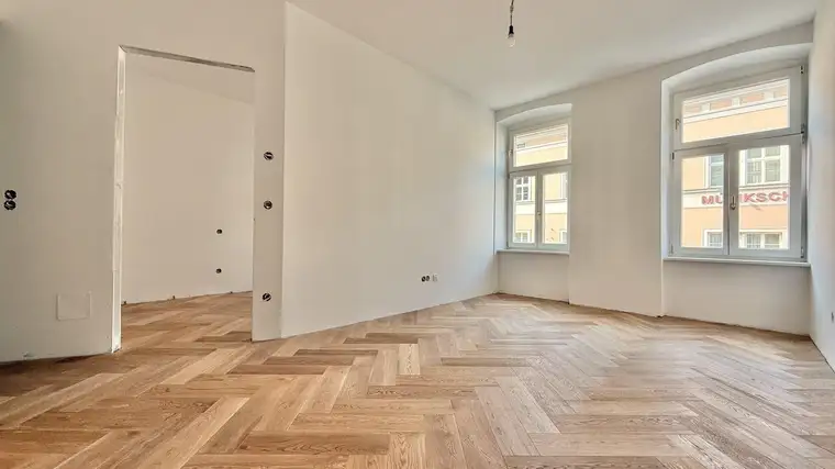 Ca. 33 m² Außenfläche I Innenhoflage I Erstbezug nach Kernsanierung I U-Bahn Nähe I Luftwärmepumpe inkl. Kühlung I 