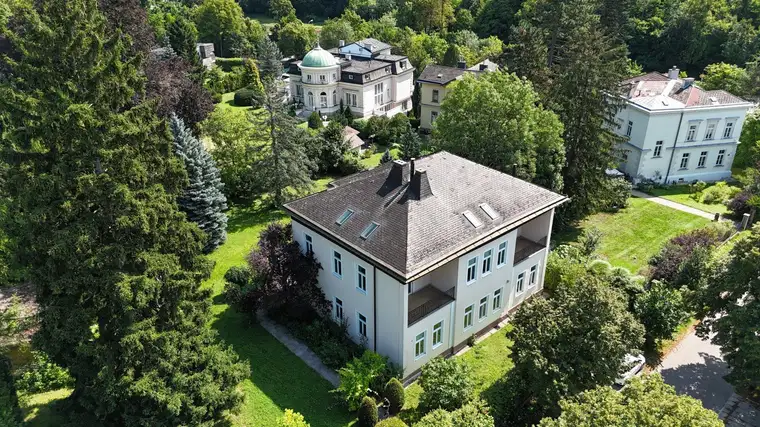 Exklusive Dachgeschosswohnung nach Maß in einer Gründerzeitvilla inkl. Lift! 