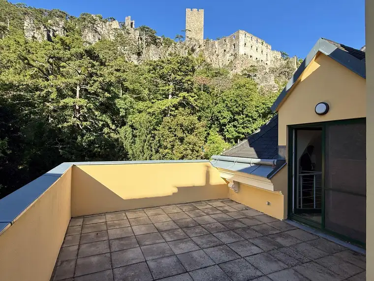  Dachterrasse mit Blick auf die Burgruine Rauhenstein | exklusive Wohngegend in Baden I 