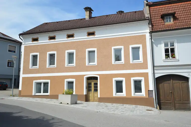 Mehrfamilienhaus in Herzen von Aschbach