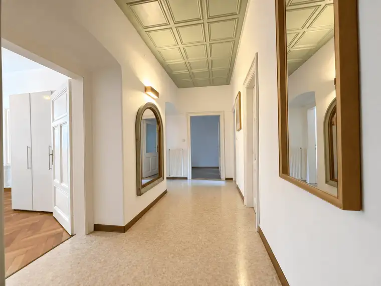 Kliniknah &amp; zentral – Attraktive, sanierte 2-Zimmer-Altbauwohnung in Innsbruck
