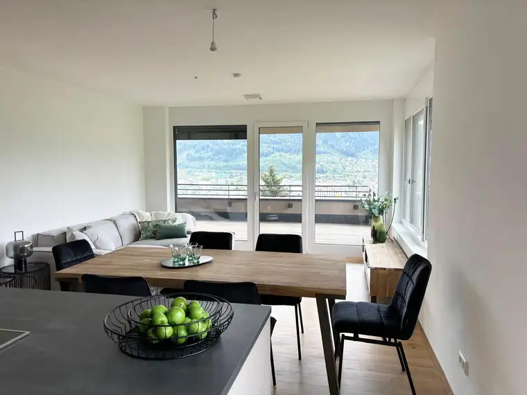 Hochwertige 3-Zimmer Penthousewohnung mit großzügiger Terrasse, inkl. Einbauküche und separatem Lagerraum!