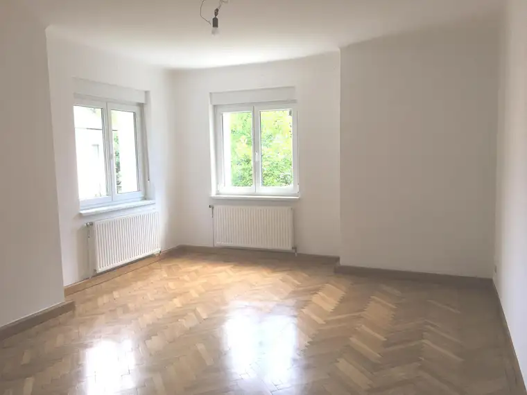 Tolle 2 Z.-Wohnung mit 10 m² Balkon am Röm