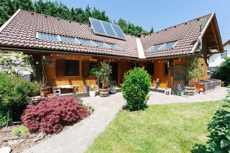 Charmantes Holzhaus mit Blick auf die Berge in wunderschöner Naturlage!