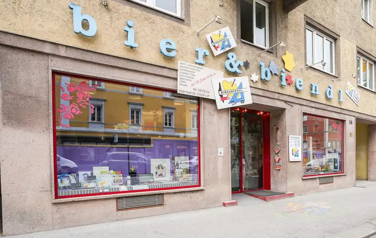 BEKANNTES, ERFOLGREICHES GESCHÄFT FÜR KÜNSTLERBEDARF SUCHT NACHFOLGERIN