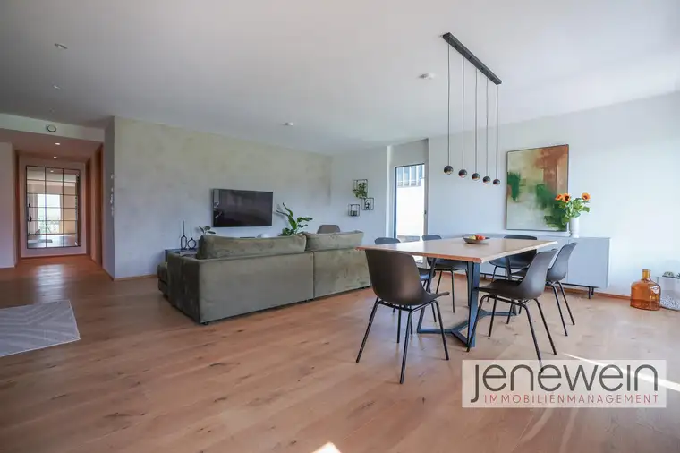 ELEGANTE 3 - ZIMMER WOHNUNG MIT SONNIGEM BALKON