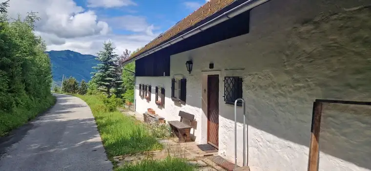 EHEMALIGES BAUERNSACHERL IN ALLEINLAGE