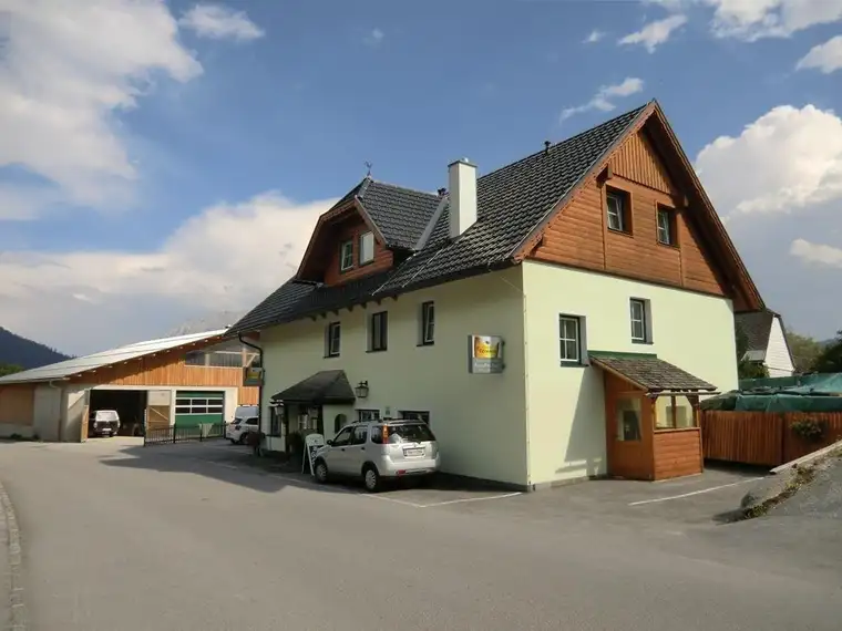 Großzügige Wohnung im Erdgeschoß zum Selbstausbau!