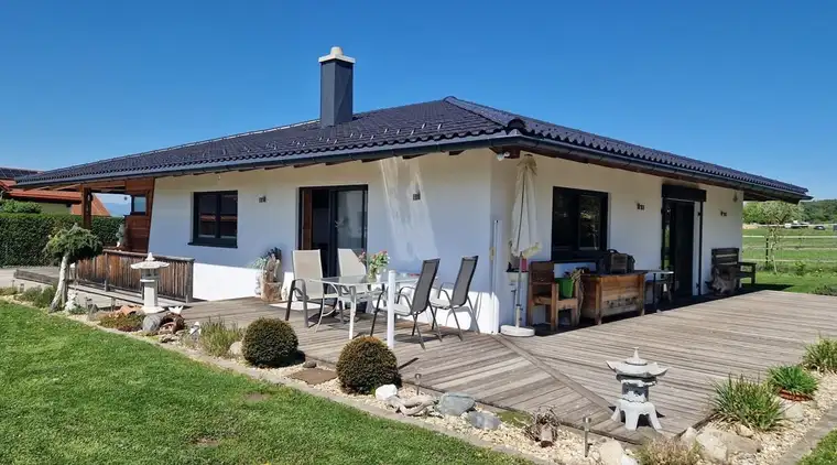 ELEGANTER BUNGALOW -