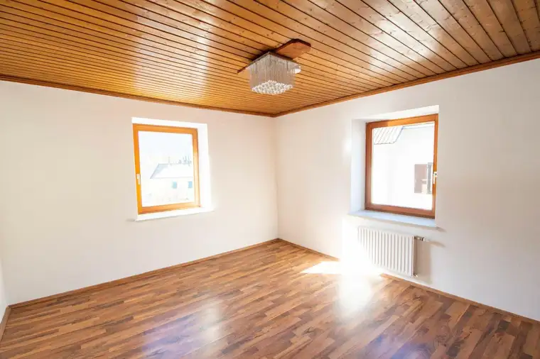DIE GELEGENHEIT! MEHRFAMILIENHAUS MIT DREI WOHNEINHEITEN UND GROSSEM GRUNDSTÜCK (CA. 2.026 m²) IN UNMITTELBARER STADTNÄHE VON SPITTAL!