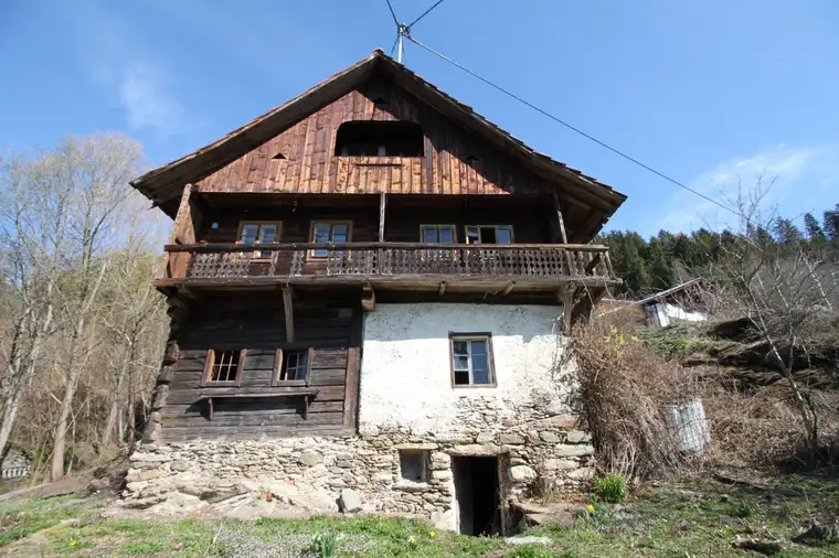 RENOVIERUNGSBEDÜRFTIGES BAUERHAUS - NÄHE MILLSTÄTTER SEE