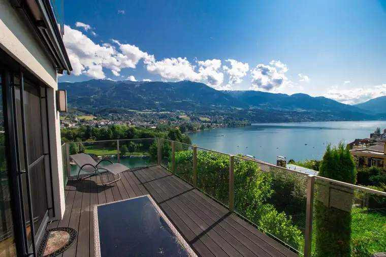 ATEMBERAUBENDE MIETWOHNUNG MIT WUNDERBAREM SEEBLICK UND PRIVATEM SEEZUGANG IN SEEBODEN ZU VERMIETEN!