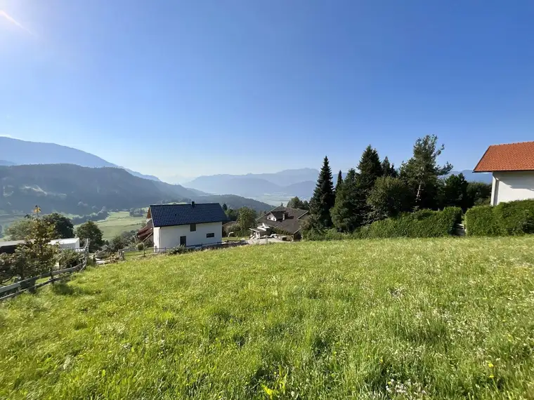 Sonniges Baugrundstück mit Panoramablick