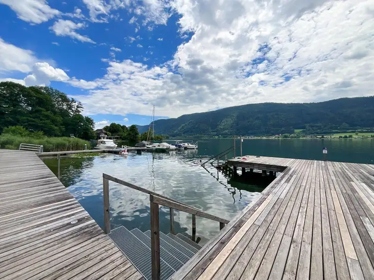 DIREKT AM WASSER! FANTASTISCHE SEEWOHNUNG MIT ATEMBERAUBENDEN AUSBLICKEN UND EINZIGARTIGEM SEEGRUNDSTÜCK AM OSSIACHER SEE!