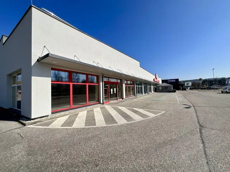 ATTRAKTIVE GESCHÄFTSFLÄCHE MIT SEHR VIEL POTENTIAL IM GUT FREQUENTIERTEN VILLACHER GEWERBEGEBIET "MARIA-GAILER-STRASSE"
