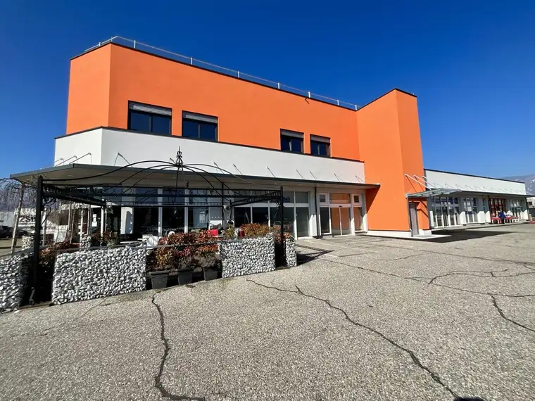 TOP GESCHÄFTSFLÄCHEN (MIT GRÖSSEN ZWISCHEN 112 m² - 672 m²) MIT SEHR VIELEN MÖGLICHKEITEN UND POTENTIAL IM GUT FREQUENTIERTEN VILLACHER GEWERBEGEBIET "MARIA-GAILER-STRASSE"