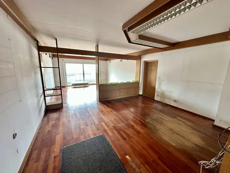 Helle 4-Zimmer Stadtwohnung mit Balkon &amp; Tiefgarage!