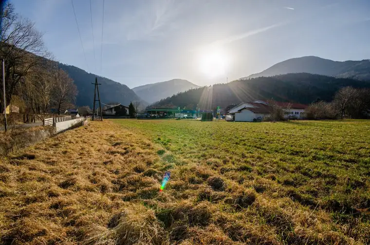 BAUGRUNDSTÜCK ALS BAURECHT IN BESTER LAGE - GEWERBEGRUND UND WOHNGEBIET IN EINEM!