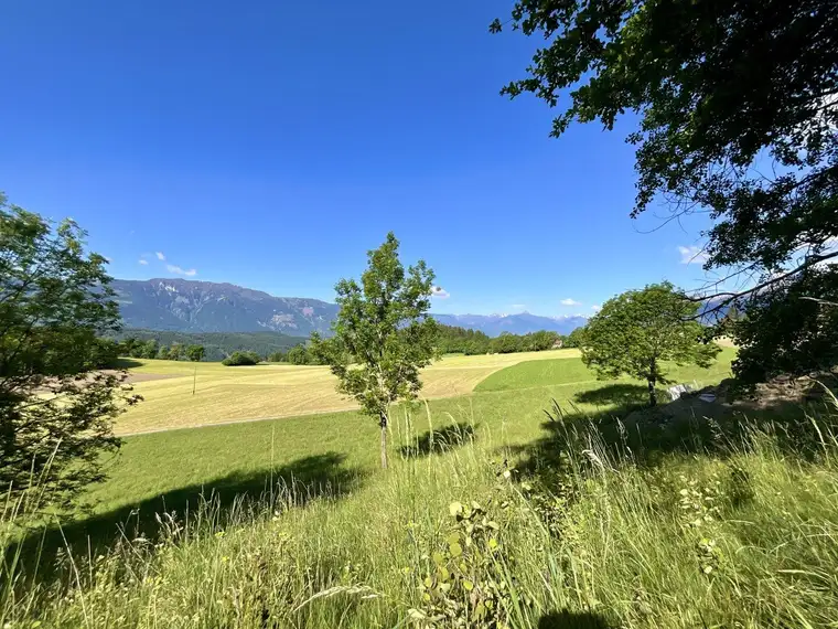 ATEMBERAUBENDES HANGGRUNDSTÜCK MIT EINEM FANTASTISCHEN BLICK IN DIE FERNE! NÄHE GOLFPLATZ UND MILLSTÄTTER SEE!