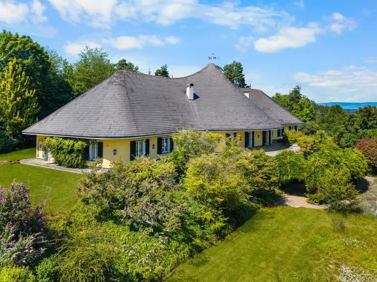 EIN ANWESEN DER BESONDEREN ART – HERRSCHAFTLICHE VILLA IN ABSOLUTER ALLEINLAGE!