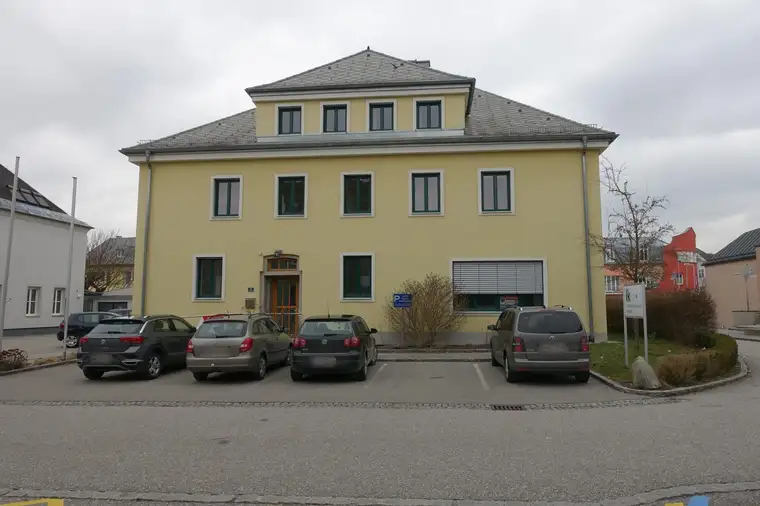 Bürogebäude neben dem LKH