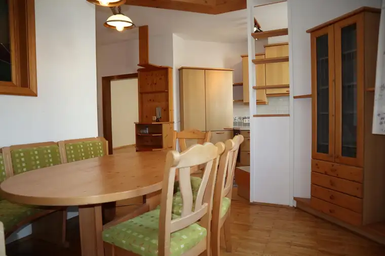 Büroflächen (dzt. Wohnung) im OG in Zentrumslage mit guter Kundenfrequenz