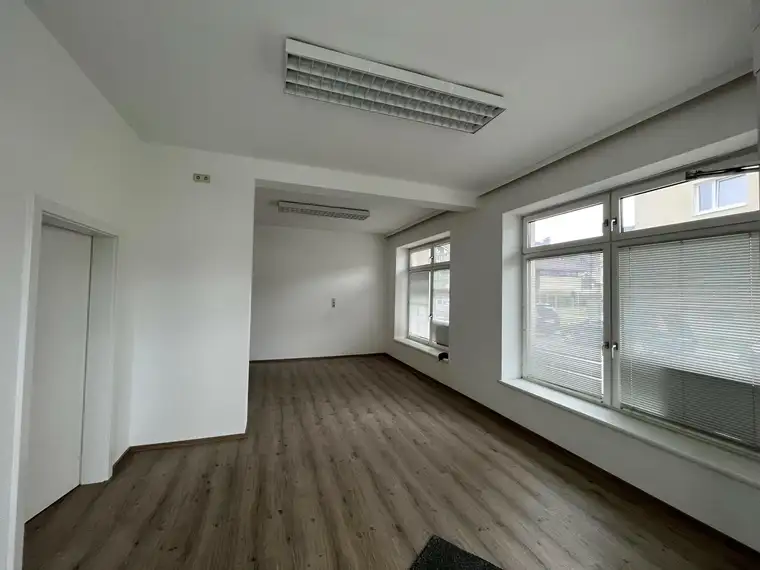 Büro mit ausreichend Parkplätzen in Zentrumsnähe- barrierefrei