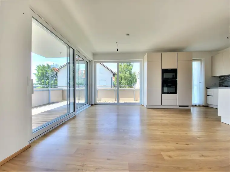 Supersize Sonnenbalkon! Spitzenküche! Sonderausstattungen!