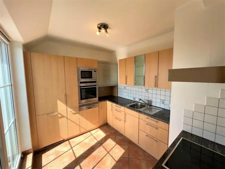 Helle Dachgeschoßwohnung in ruhiger Lage