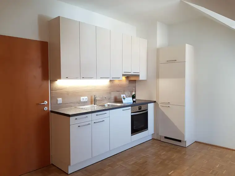 2-Zimmer-Wohnung mit neuer Küche im Ortszentrum