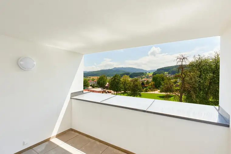 Dachgeschosswohnung mit schönem Ausblick – TG-Stellplatz inklusive