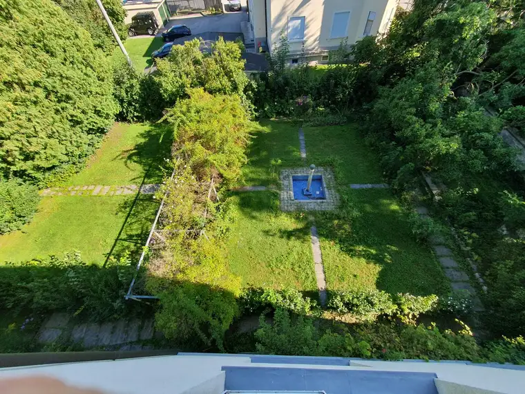 Herrschaftliche Villa mit großem Grundstück und Altbaumbestand !!!