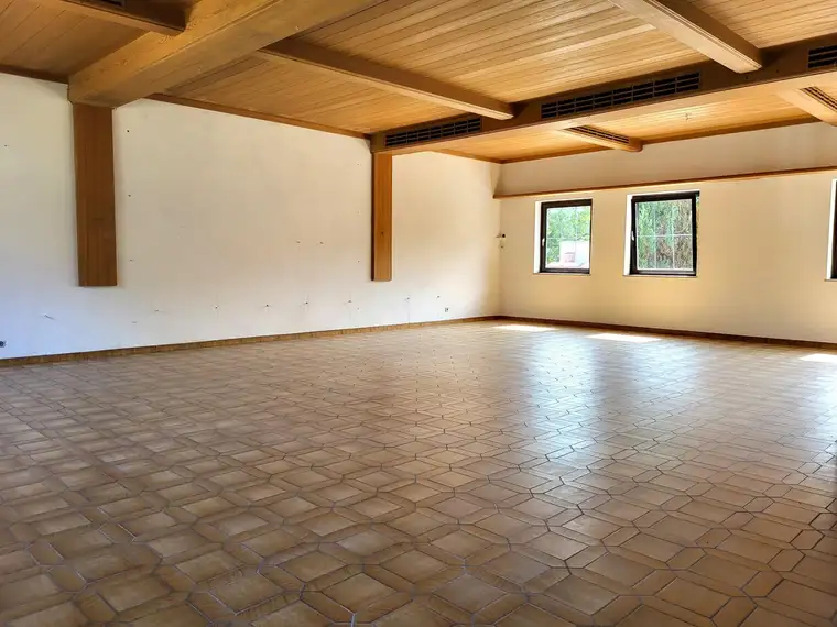 Vermietung - Vielseitig nutzbare Fläche, ideal geeignet für Büro oder Lager