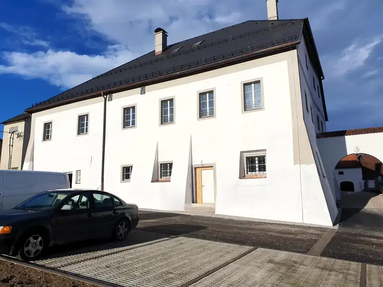 Repräsentative Büroräume oder Ausstellungsfläche im ehem. Bräuhaus Stift Wilhering EG Teil 06 und 07