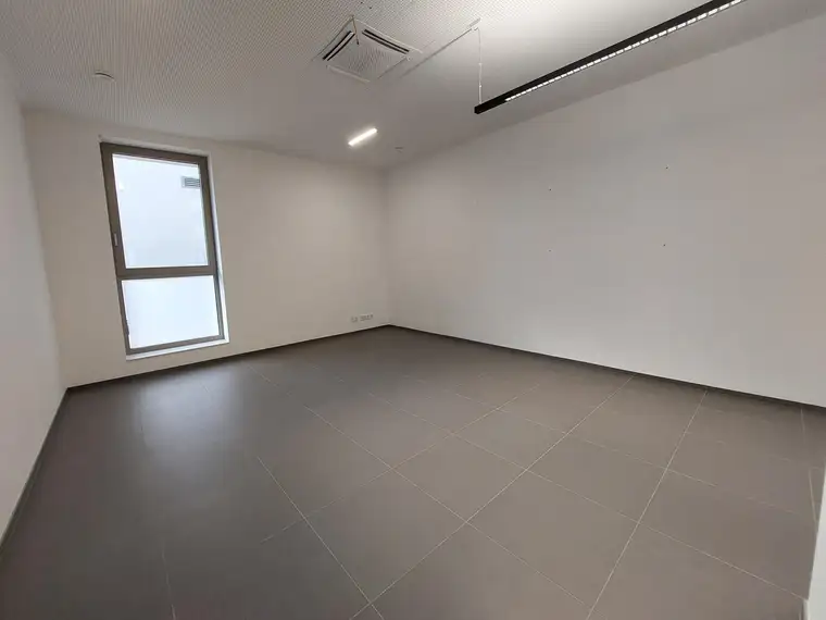 Die ersten 3 Monate Mietfrei! Praxis, Büro oder Geschäftsräumlichkeit im Erdgeschoss inkl. 1 TG Parkplatz - Top 5