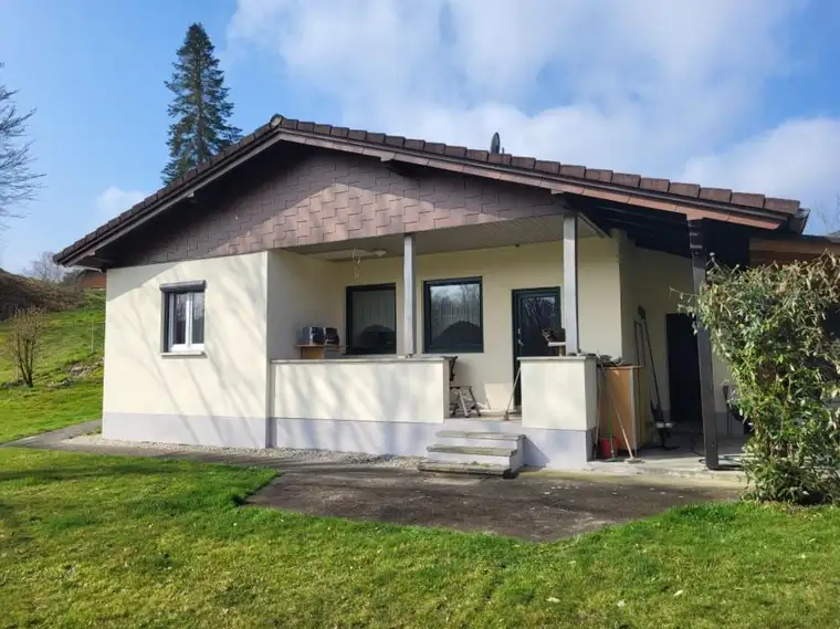 Idyllisches Wohnhaus mit 2.395 m² Grünland (Sternchenwidmung)