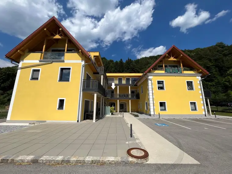 Wohnung im 1. Obergeschoß mit Lift