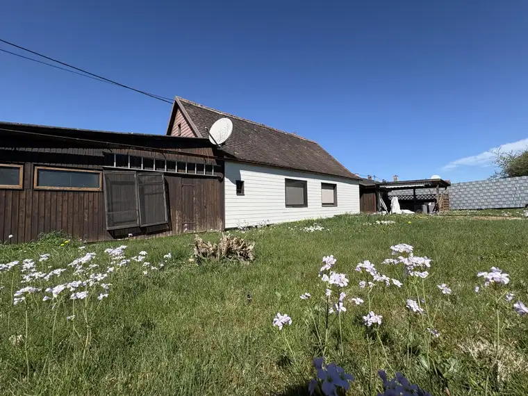 Sanierungsbedürftiges Haus - Sonne &amp; Ausblick inklusive