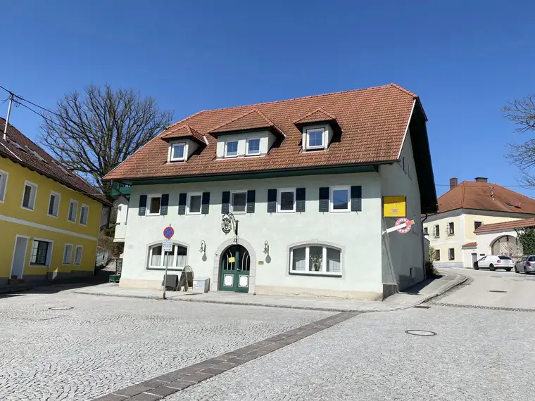 Großzügiges Wohn- und Geschäftshaus in zentraler Lage!