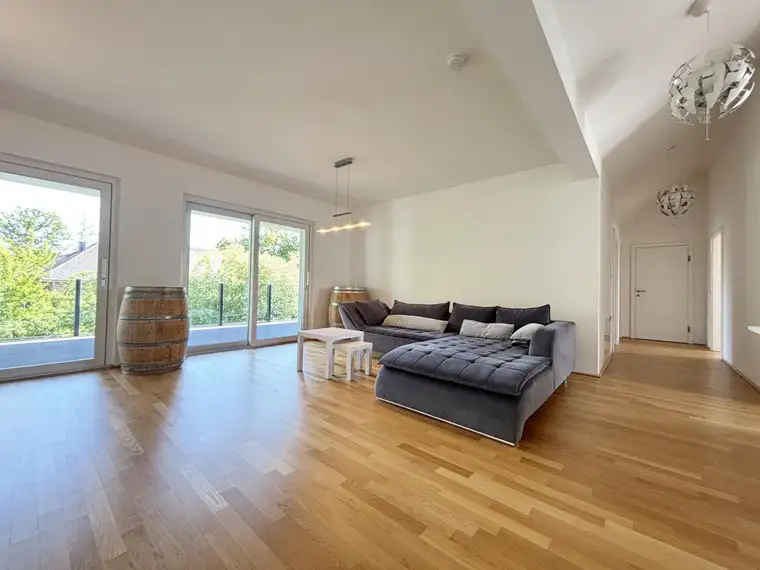 Exklusive Dachgeschoßwohnung mit traumhaften Ausblick!