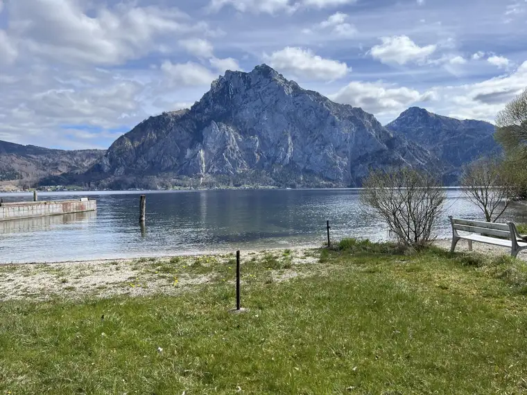 Rarität am Traunsee - Einzigartiges Seegrundstück mit direktem Seezugang