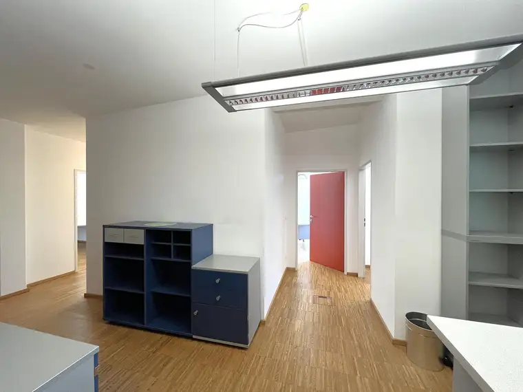 Modernes Büro/Kanzlei sofort verfügbar im Zentrum!